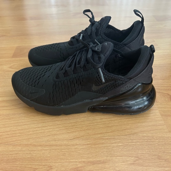Nike AirMax 270 women’s 8 in Black - Picture 3 of 6